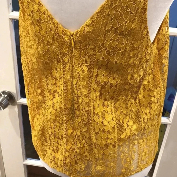 Lush yellow sleeveless lace top. Size L - Picture 5 of 9